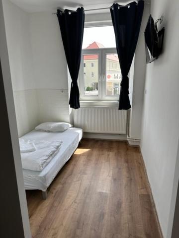 Gostilna In Apartmaji Zlati Lev - 마리보르 외부 사진